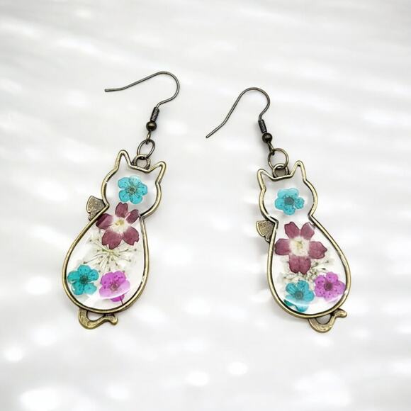 Antique Bronze Dried Flower Cat Earrings – Boho Vintage Mosaic Floral Design - Picture 4 of 6